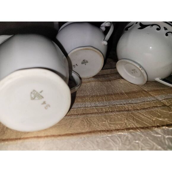 3 Elegant vintage classy gold trim tea cups - Picture 6 of 6